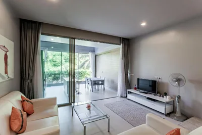 Appartamento con vista sulla piscina — The Ark at Veloche Group by Lofty