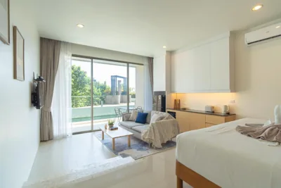 Monolocale con vista sulla piscina — The Ark at Veloche Group by Lofty